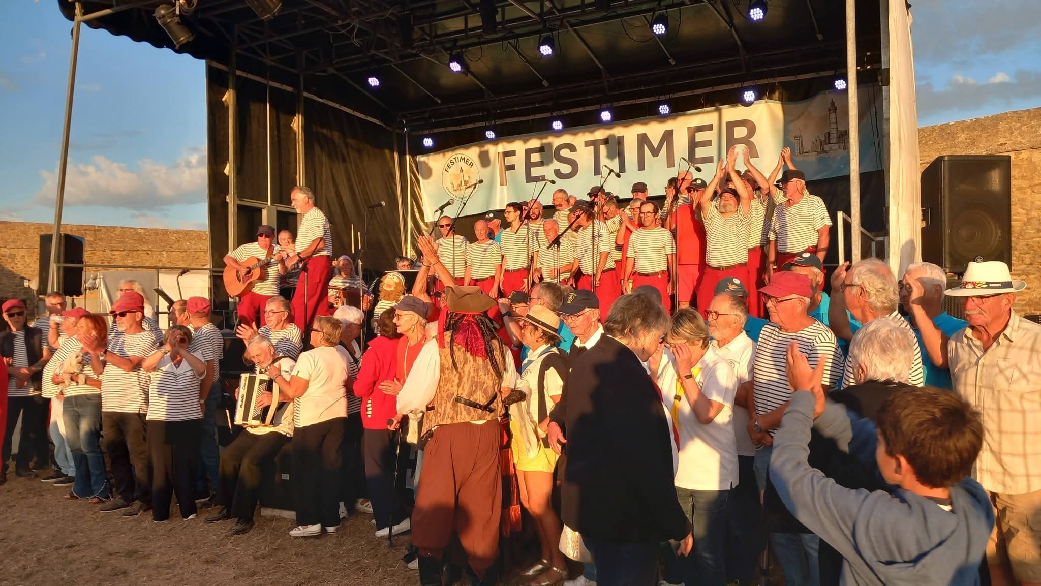 À Plougonvelin, Festimer attire près de 2 500 festivaliers avec ses chants de marins